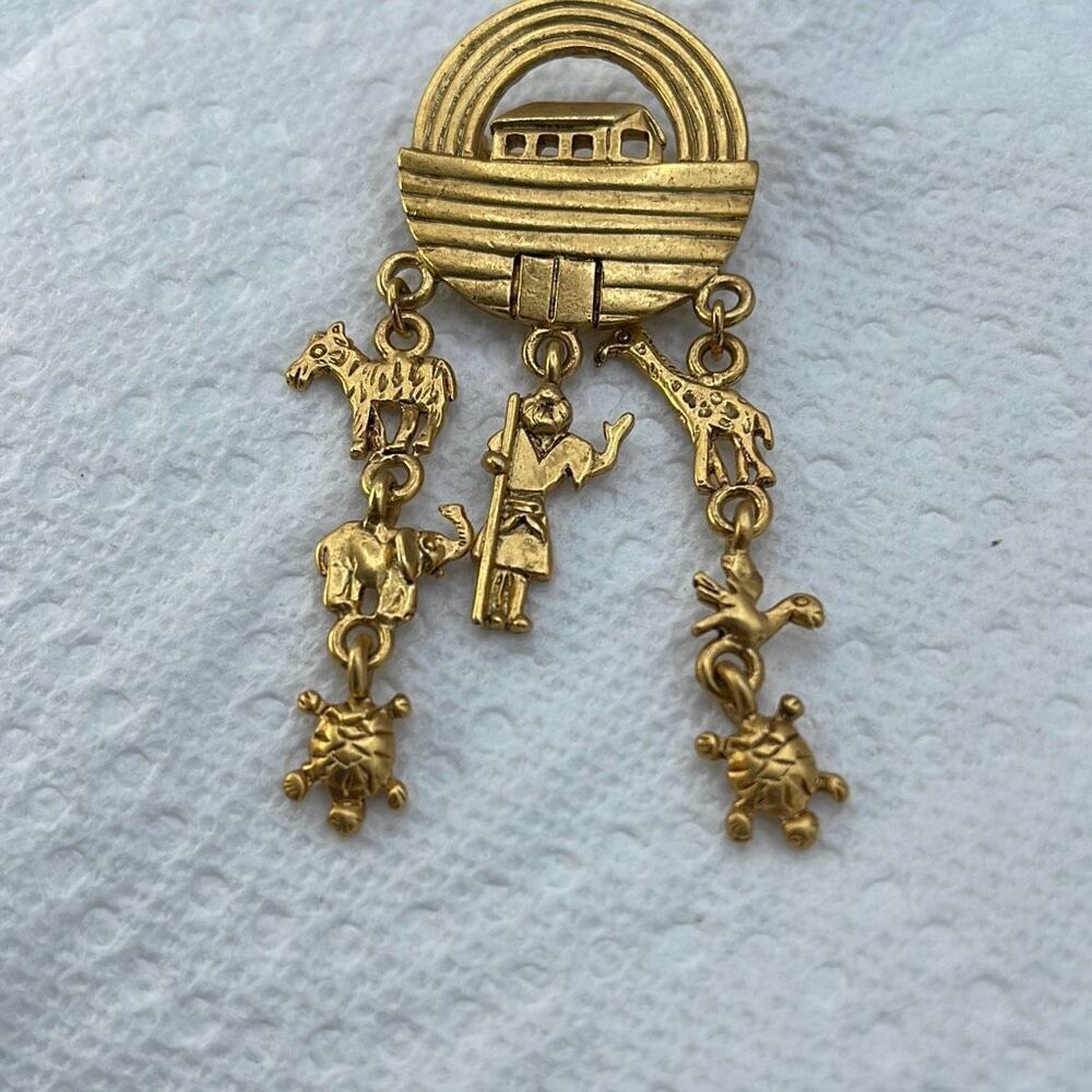 Vintage Noah’s ark dangle brooch.